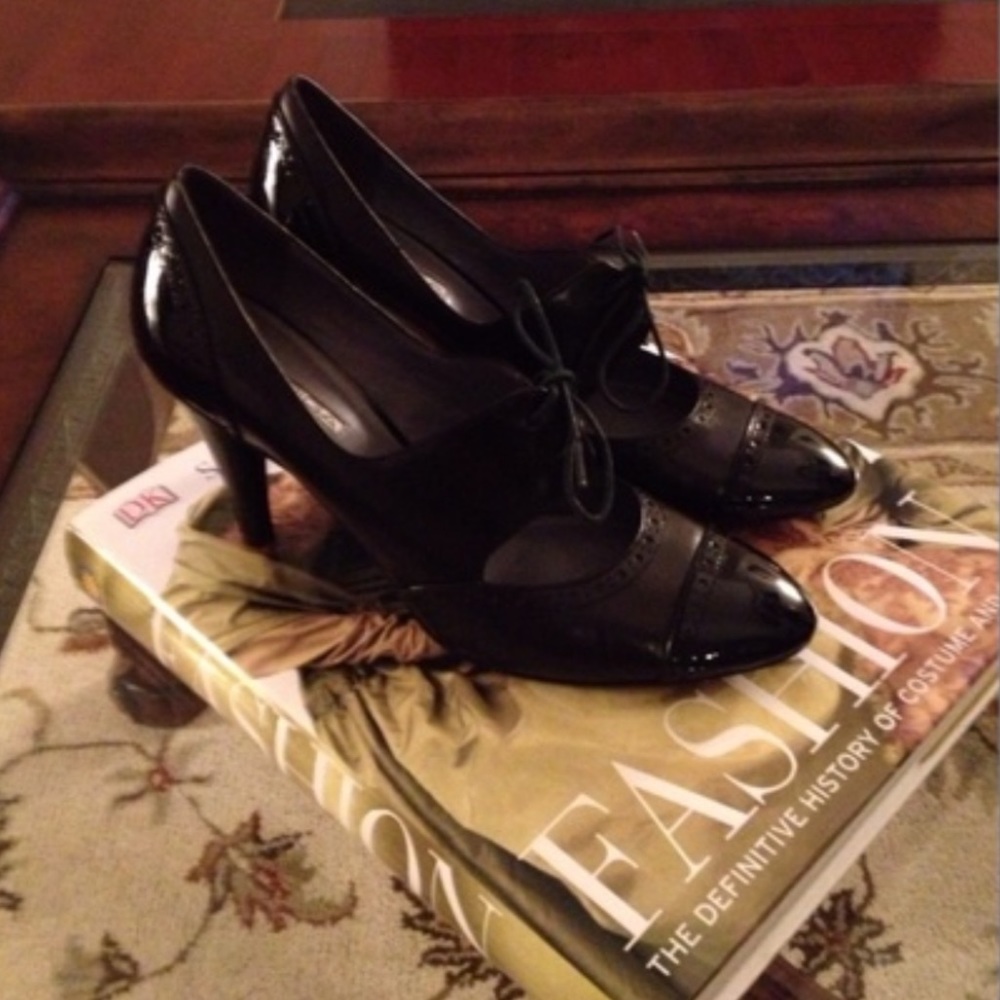 NIB Via Spiga Kelis Oxford Heels